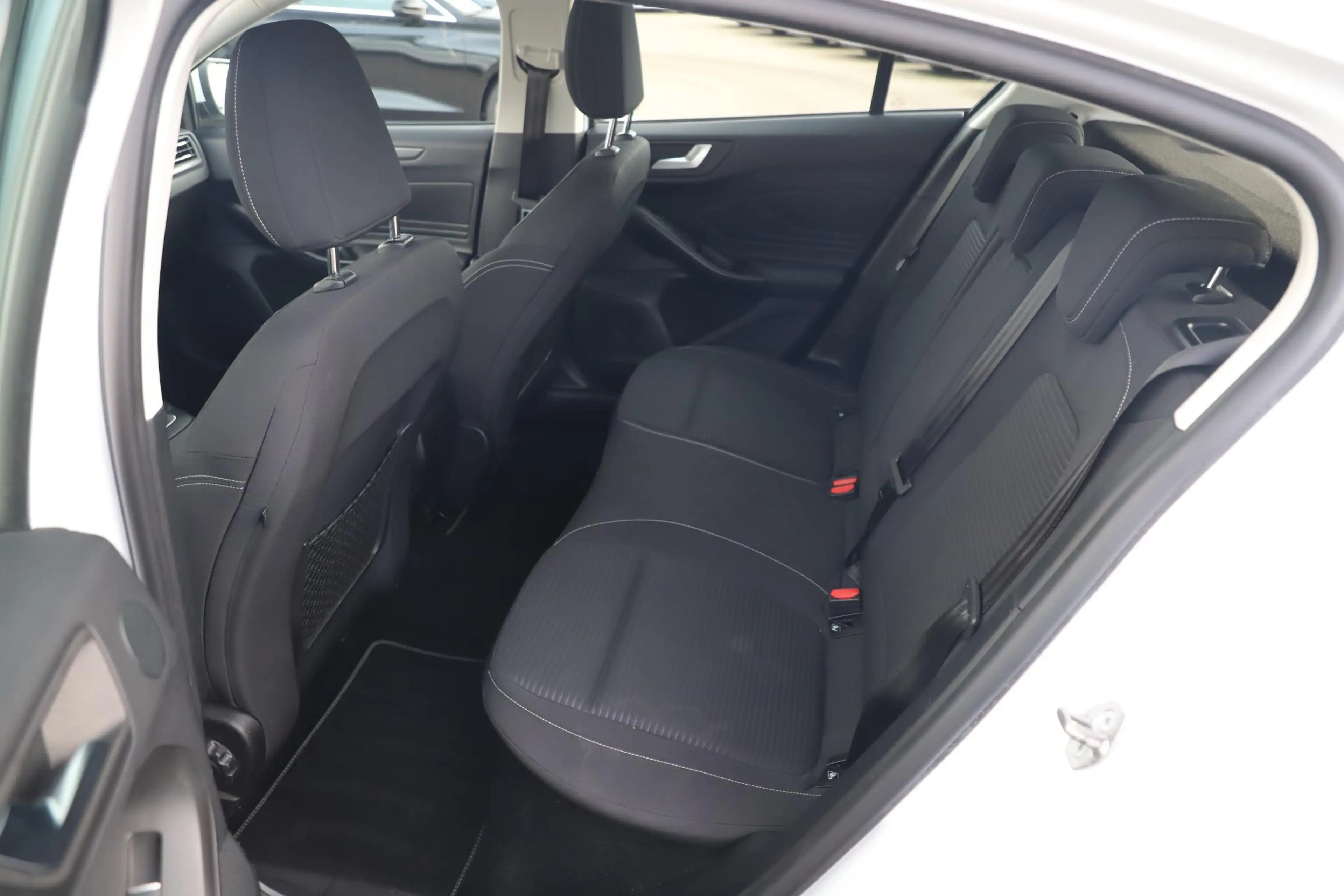 Ford Focus 1.0 EcoBoost Titanium Business 125PK Navigatie Car — photo 7