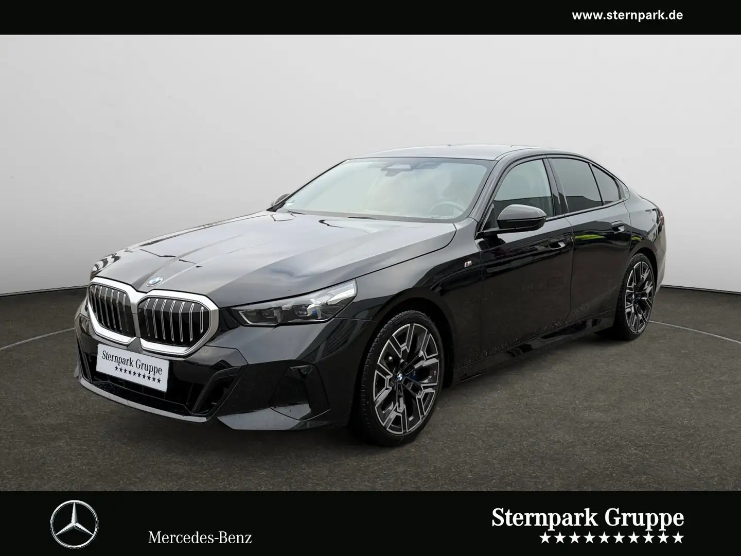 BMW 520 5er - 520 d M-Sport DrivAss+IconGlow+AHK+H&K+20" Noir - 1