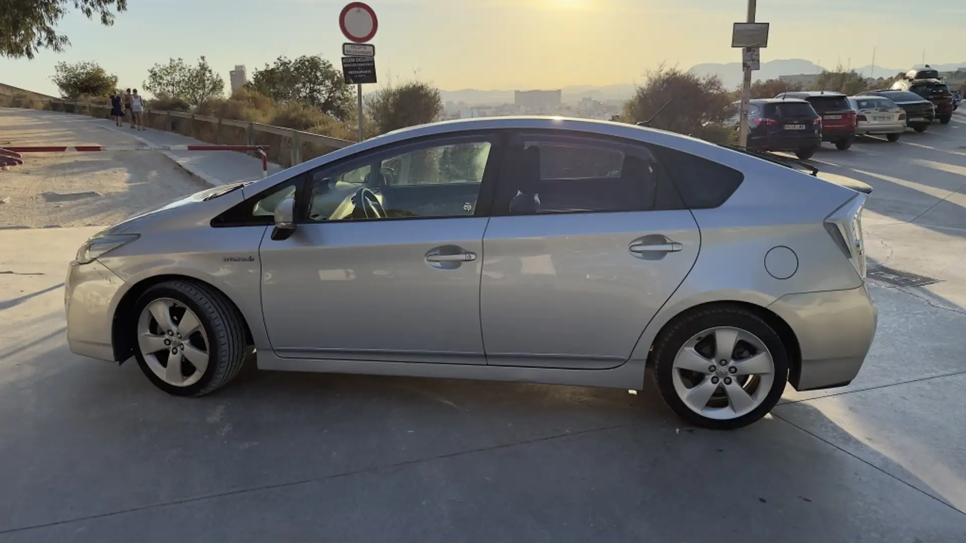 Toyota Prius 1.8 HSD Executive Gris - 2