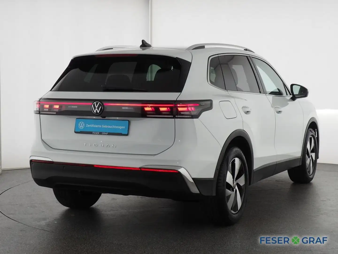 Volkswagen Tiguan 2.0 TDI Elegance DSG IQ-Light / AHK / AreaView / A Weiß - 2