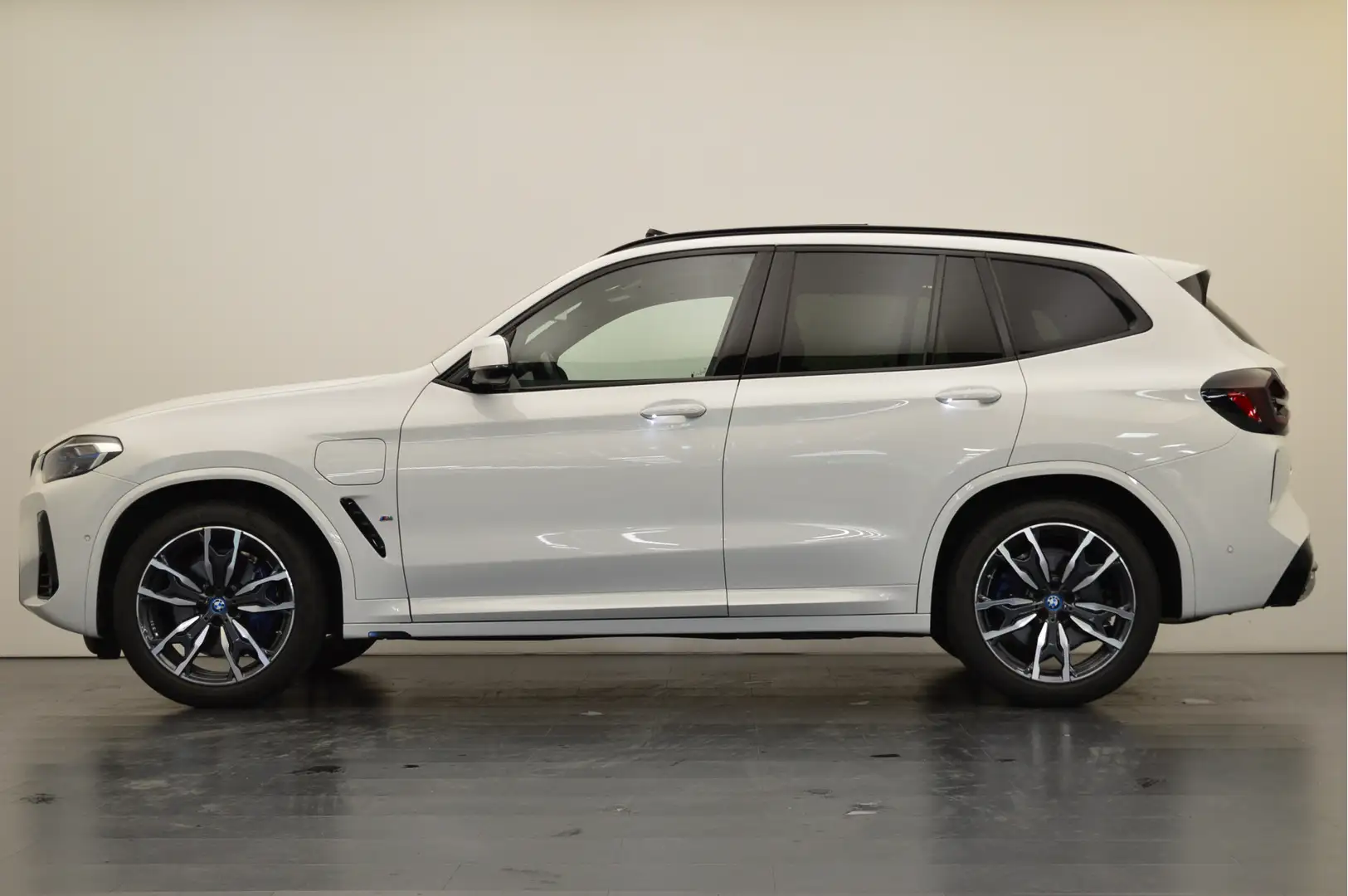 BMW X3 xDrive30e M Sport Automaat / Panoramadak / Trekhaa Wit - 2