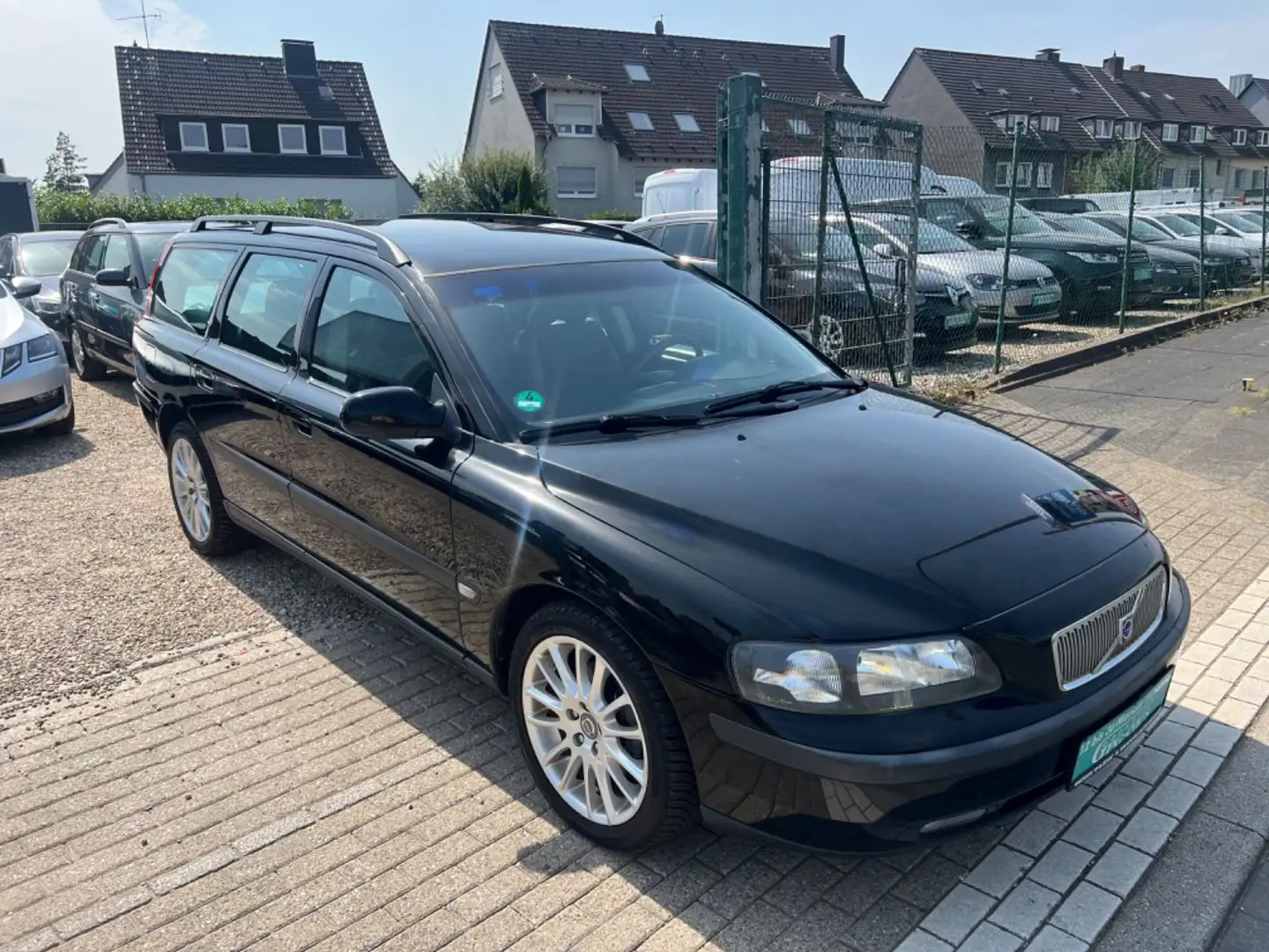 Volvo V70 2.4 Premium*TÜV NEU*1 HAND*KLIMA*TOP AUTO* Černá - 1