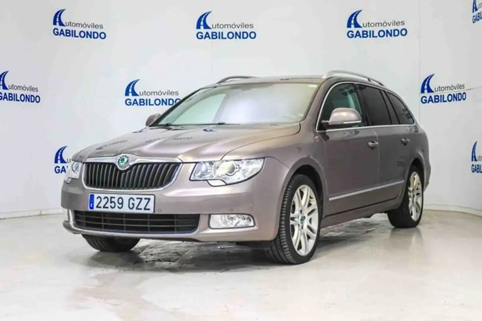 Skoda Superb Combi 3.6 V6 FSI Exclusive DSG Beige - 1