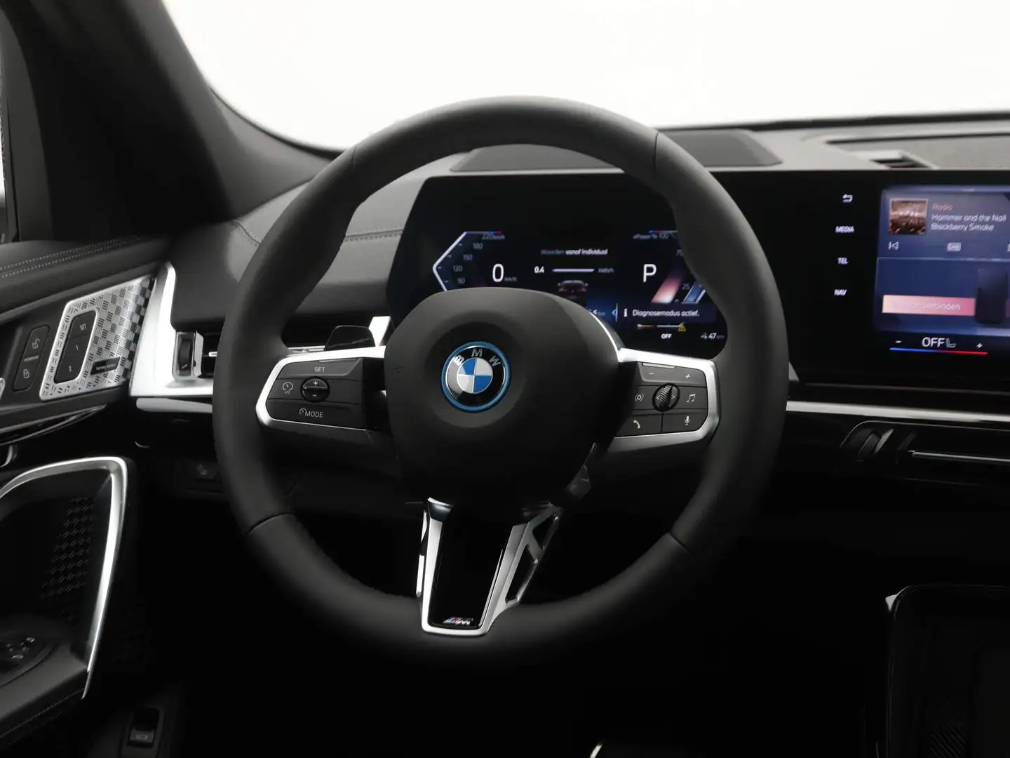 BMW iX2 xDrive30 65kWh M-Sport Argent - 2