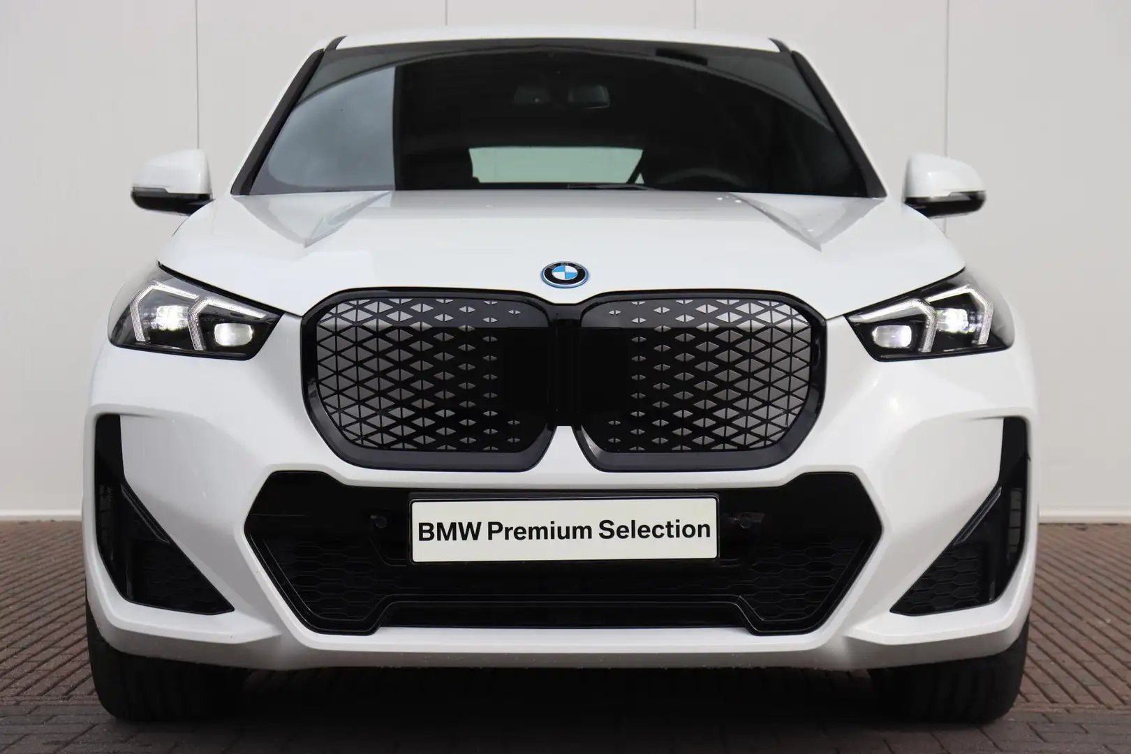 BMW iX1 eDrive20 67 kWh M-Sportpakket Premium Pack / Harma Wit - 2