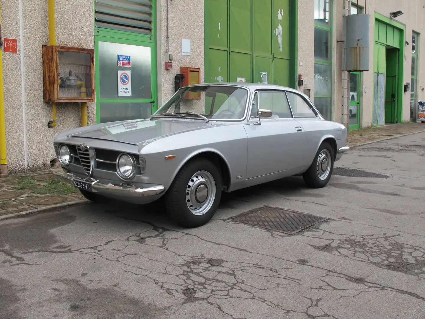 Alfa Romeo GT JUNIOR 1300 SCALINO TARGA ORO ASI Stříbrná - 1