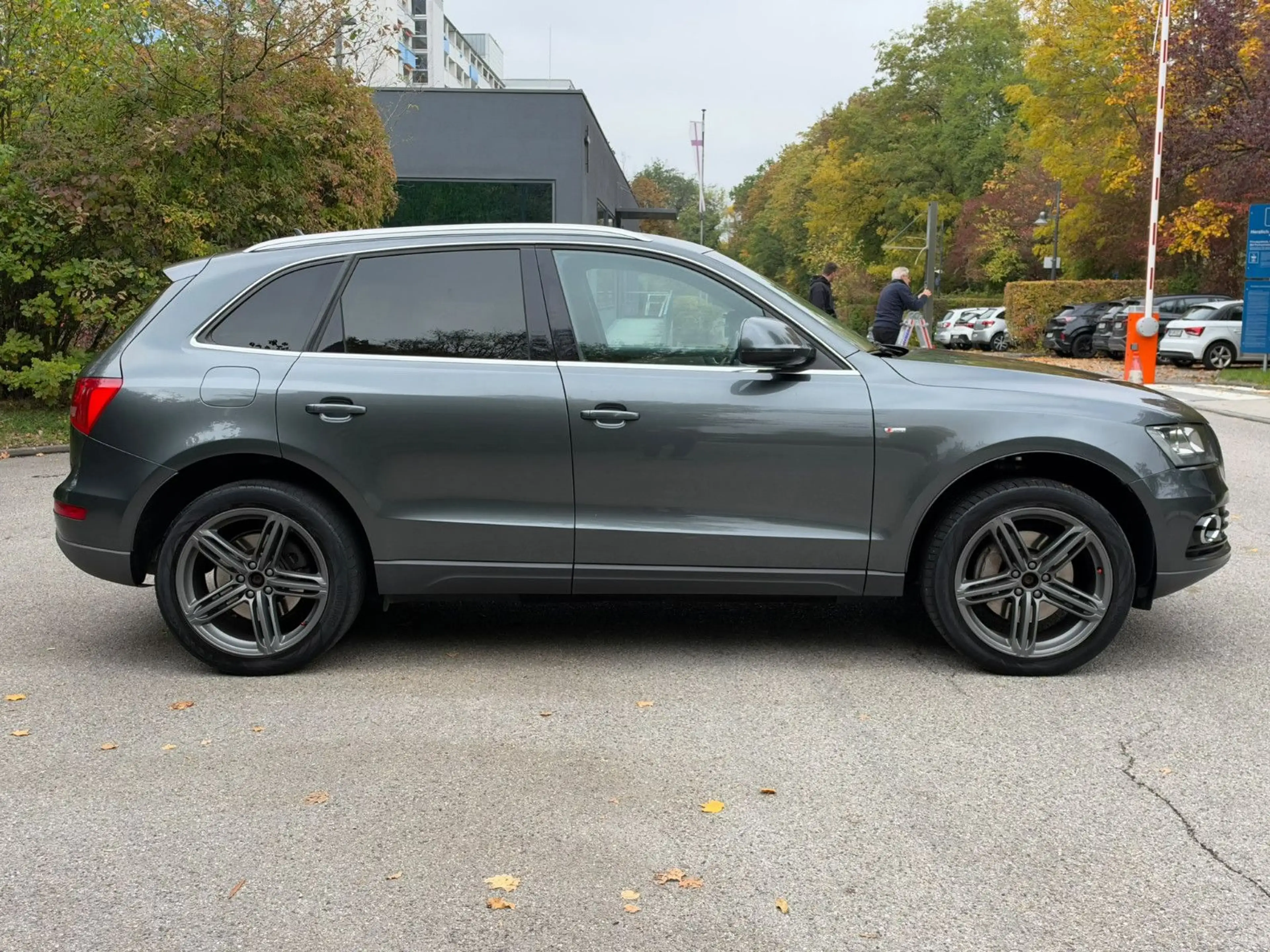 Audi Q5 3.0 TDI S tronic quattro Navi S-Line AHK — photo 4