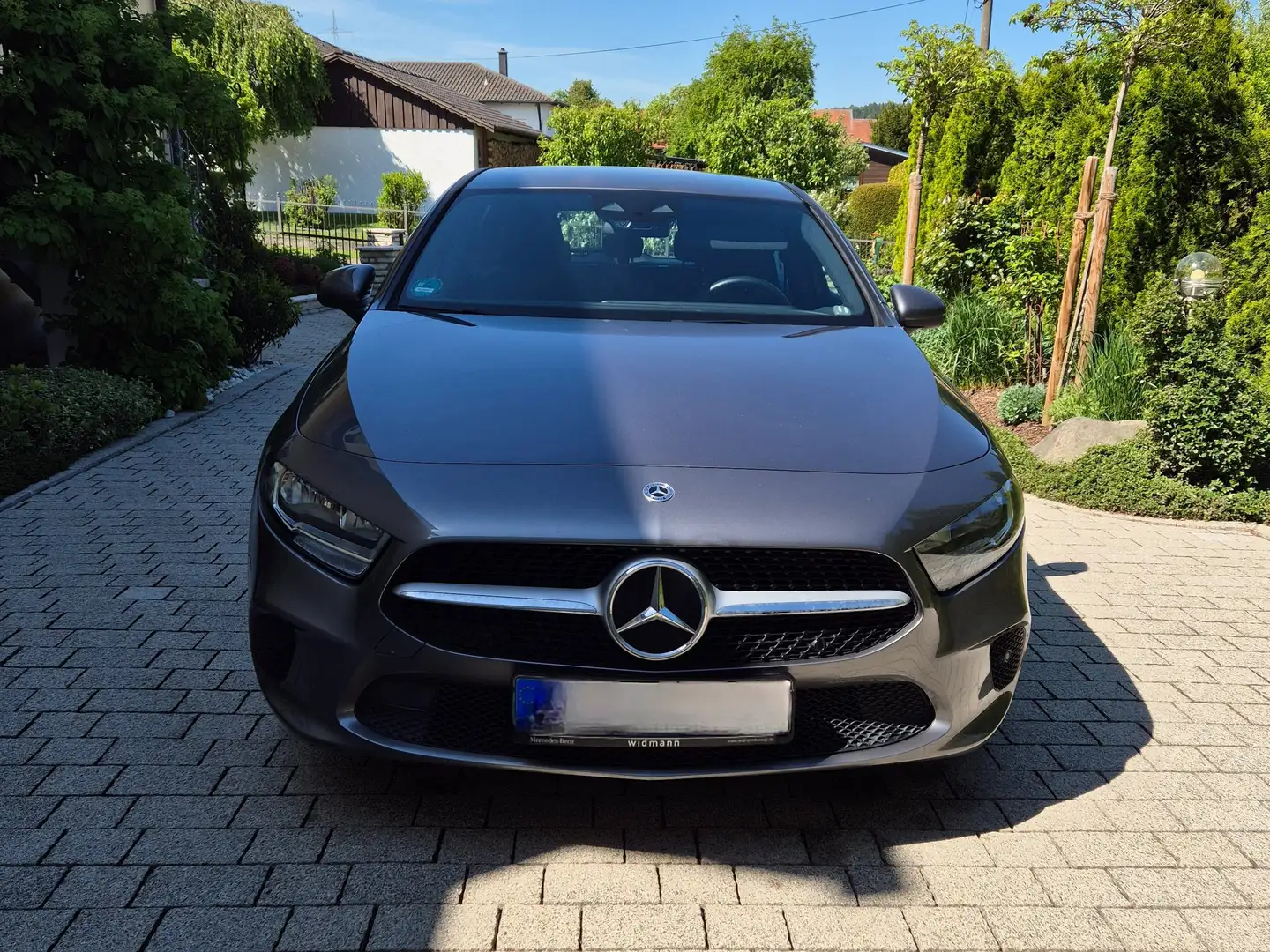 Mercedes-Benz A 180 7G-DCT Grau - 1