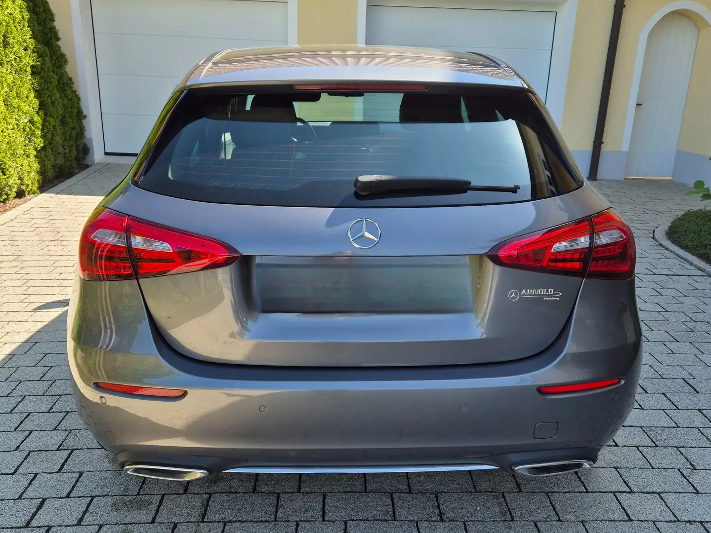 Mercedes-Benz A 180 7G-DCT Grau - 2