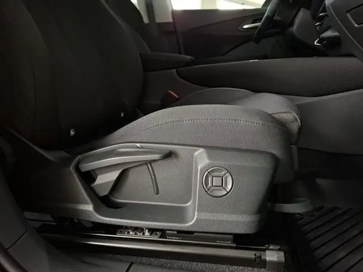 Audi Q3 2025, foto 6