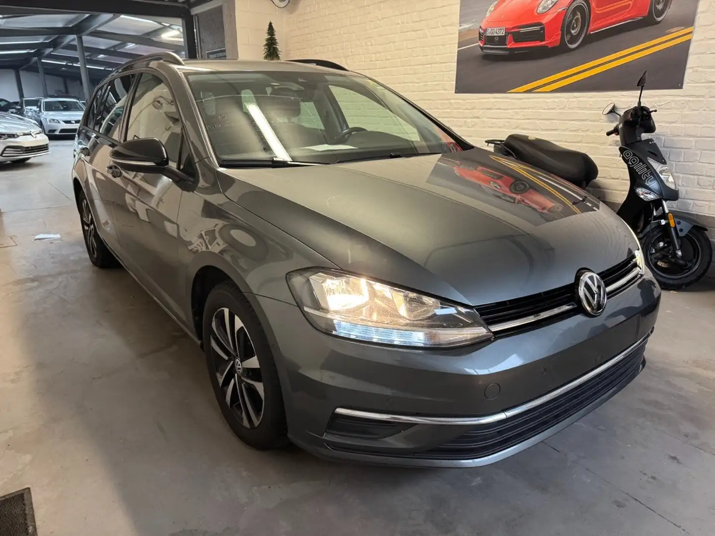 Volkswagen Golf Variant SW 1.6 SCR TDi Grijs - 2