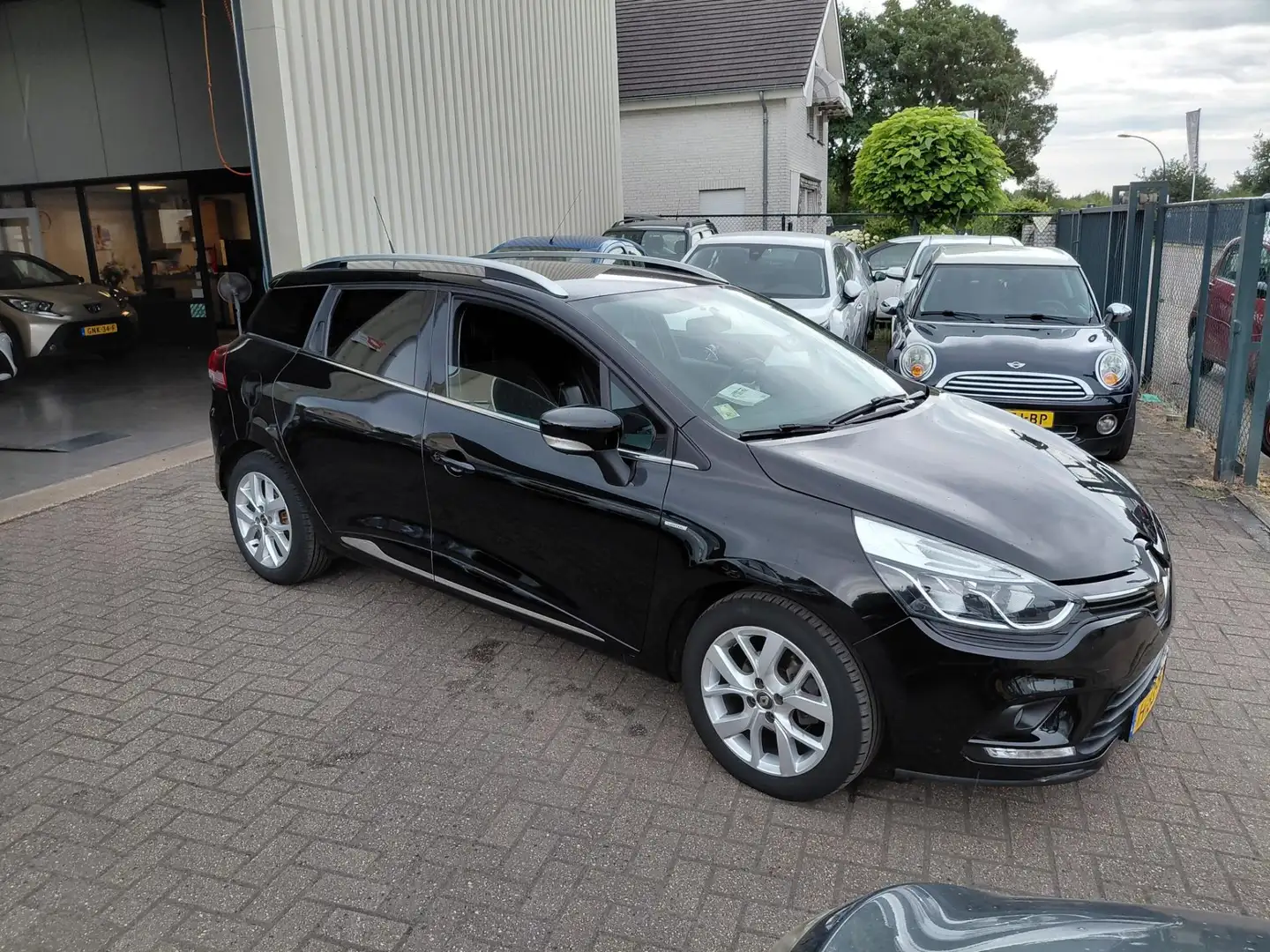 Renault Clio Estate 0.9 TCe Limited Zwart - 2