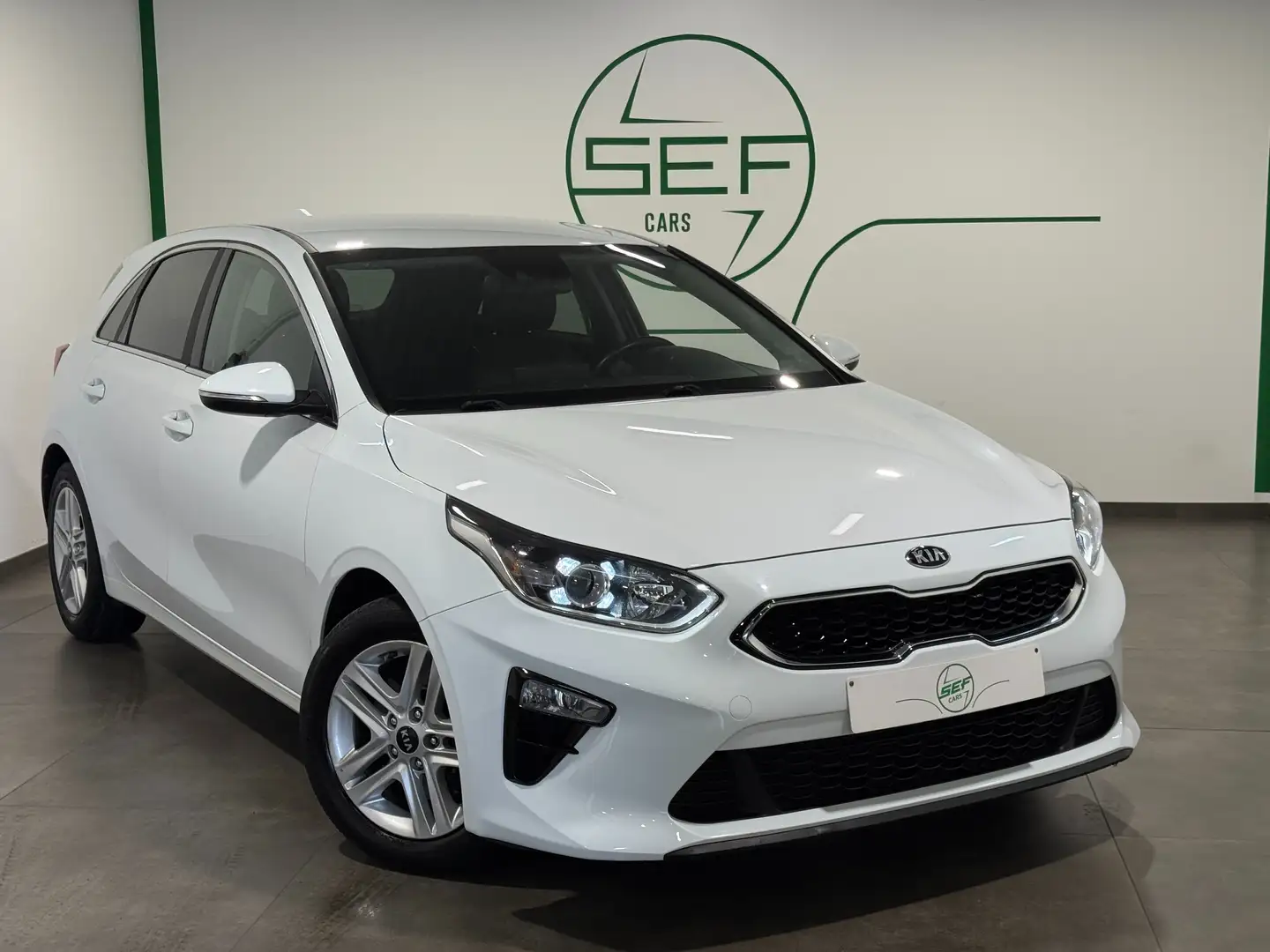 Kia Ceed / cee'd ** 1.6 CRDi ** GPS ** Garantie 12 mois ** Blanc - 1