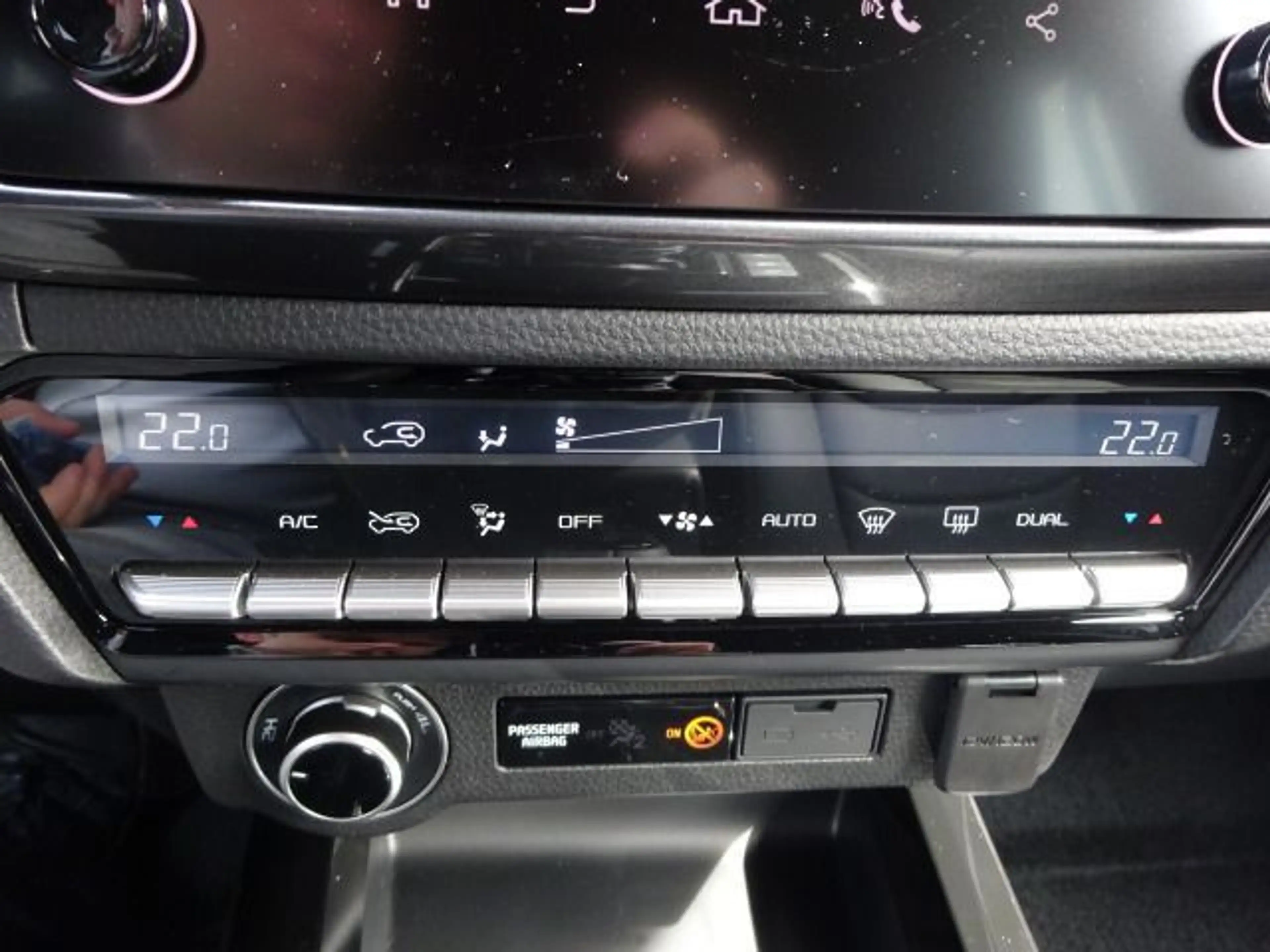Isuzu D-Max Double Cab 1.9 4WD V-CROSS Kamera CarPlay — photo 15