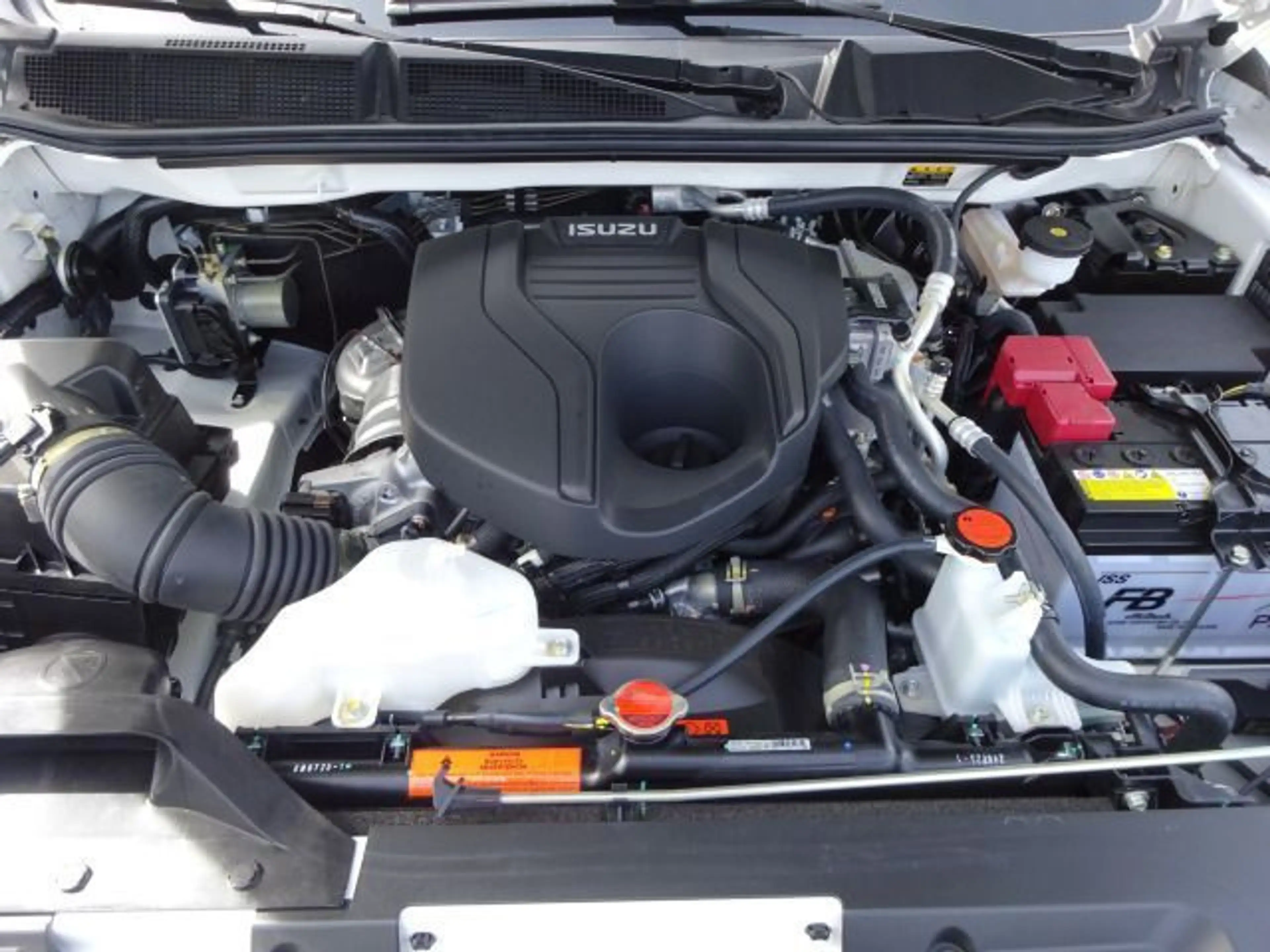 Isuzu D-Max Double Cab 1.9 4WD V-CROSS Kamera CarPlay — photo 10