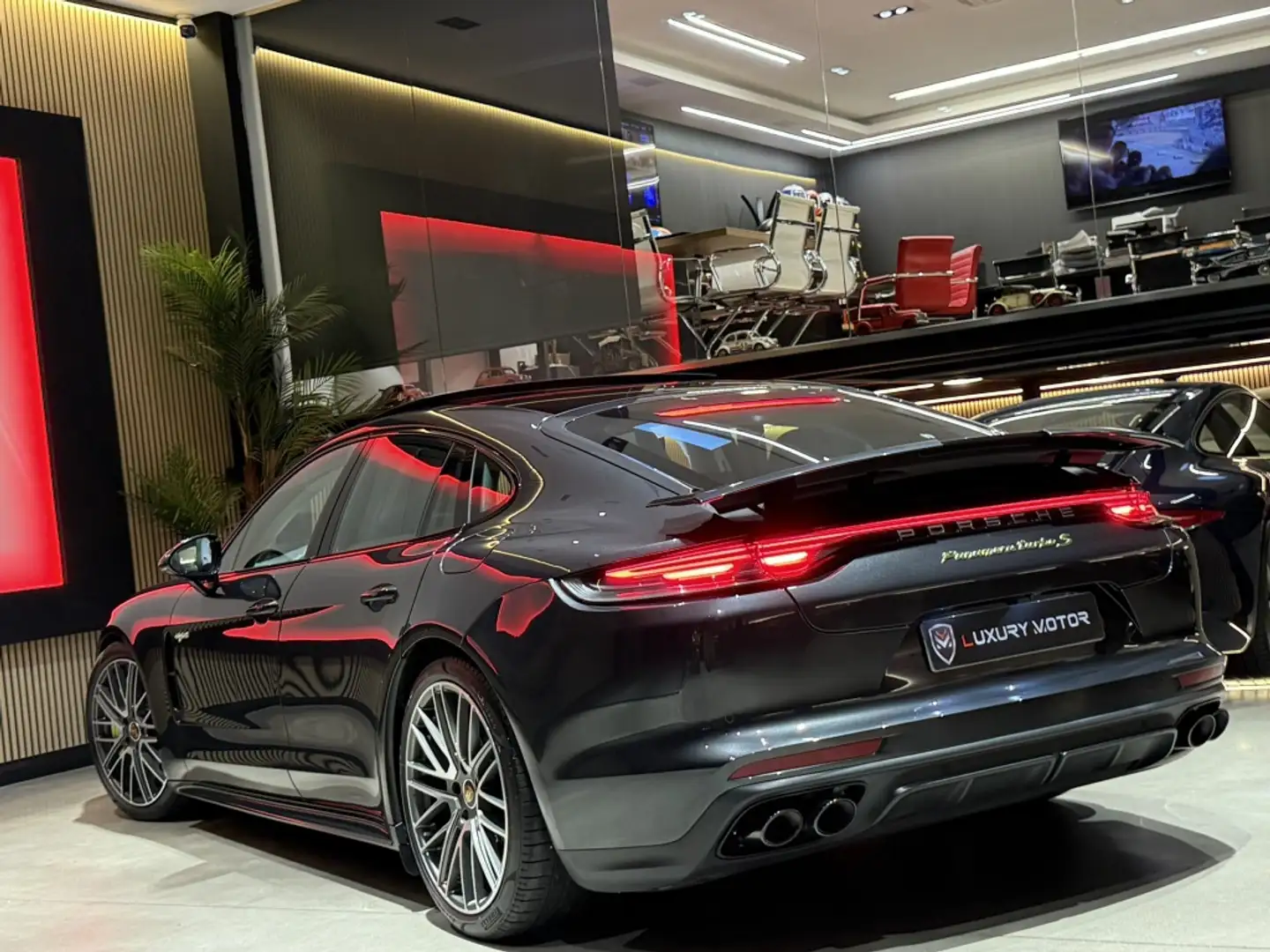 Porsche Panamera Turbo S E-Hybrid Aut. Gris - 2