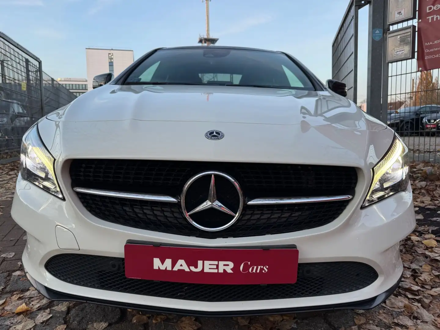 Mercedes-Benz CLA 180 *PANO*LED*CARPLAY*CAM*NAVI Weiß - 2