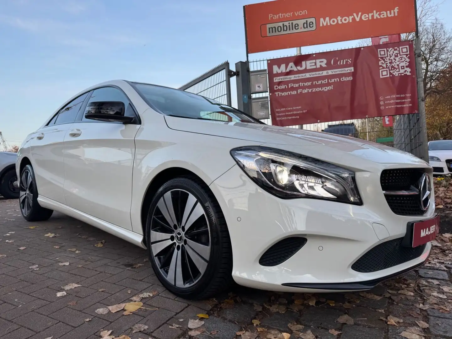 Mercedes-Benz CLA 180 *PANO*LED*CARPLAY*CAM*NAVI Weiß - 1