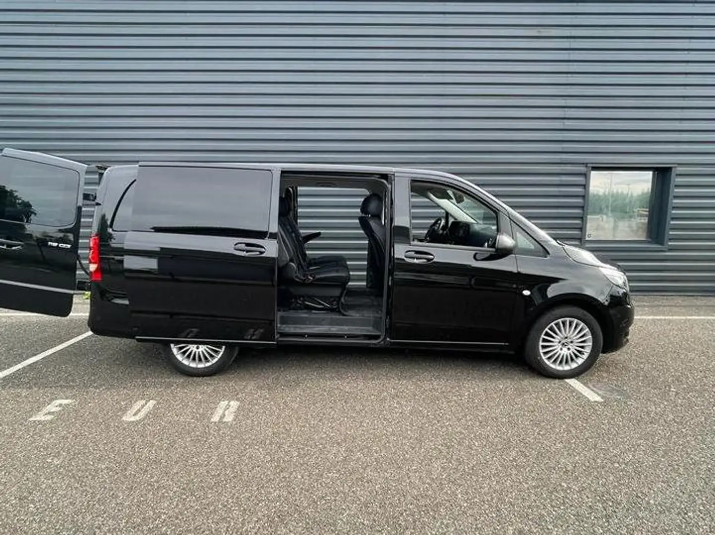 Mercedes-Benz Vito Tourer+119+CDI+Extra+Long+9G-Tronic+Base Noir - 2