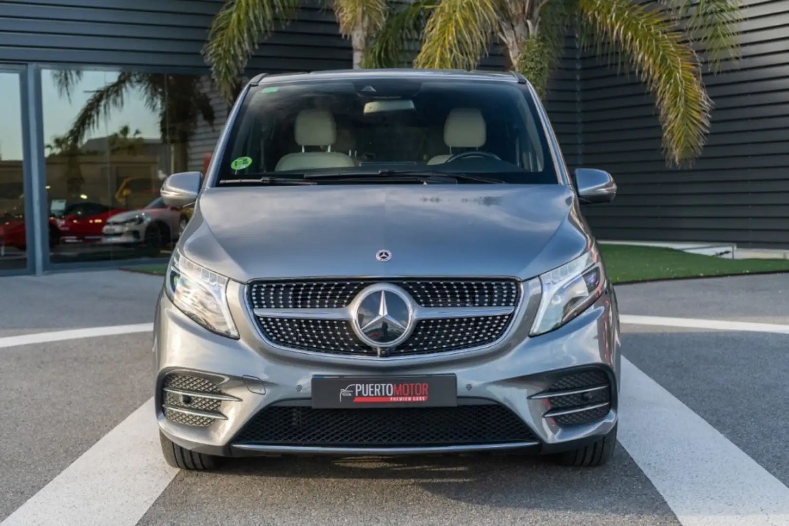 Mercedes-Benz V 300d Largo Avantgarde Grau - 2