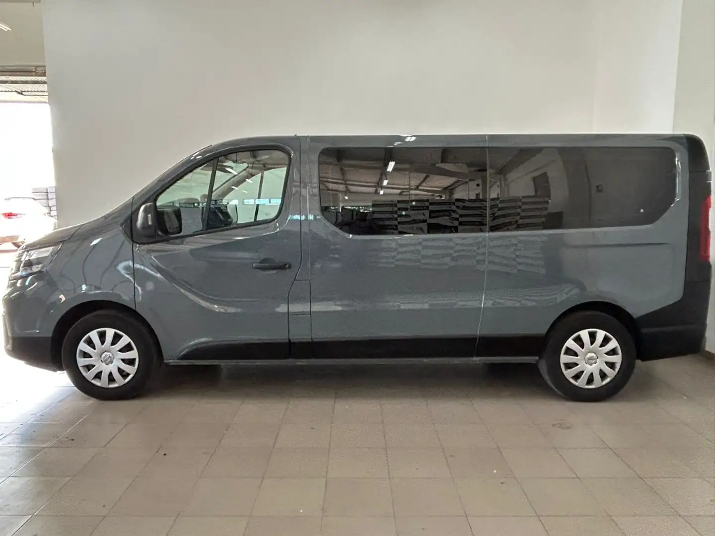 Nissan Primastar Combi 9 2.0dCi S&S L2H1 1T GO 110 Grigio - 2
