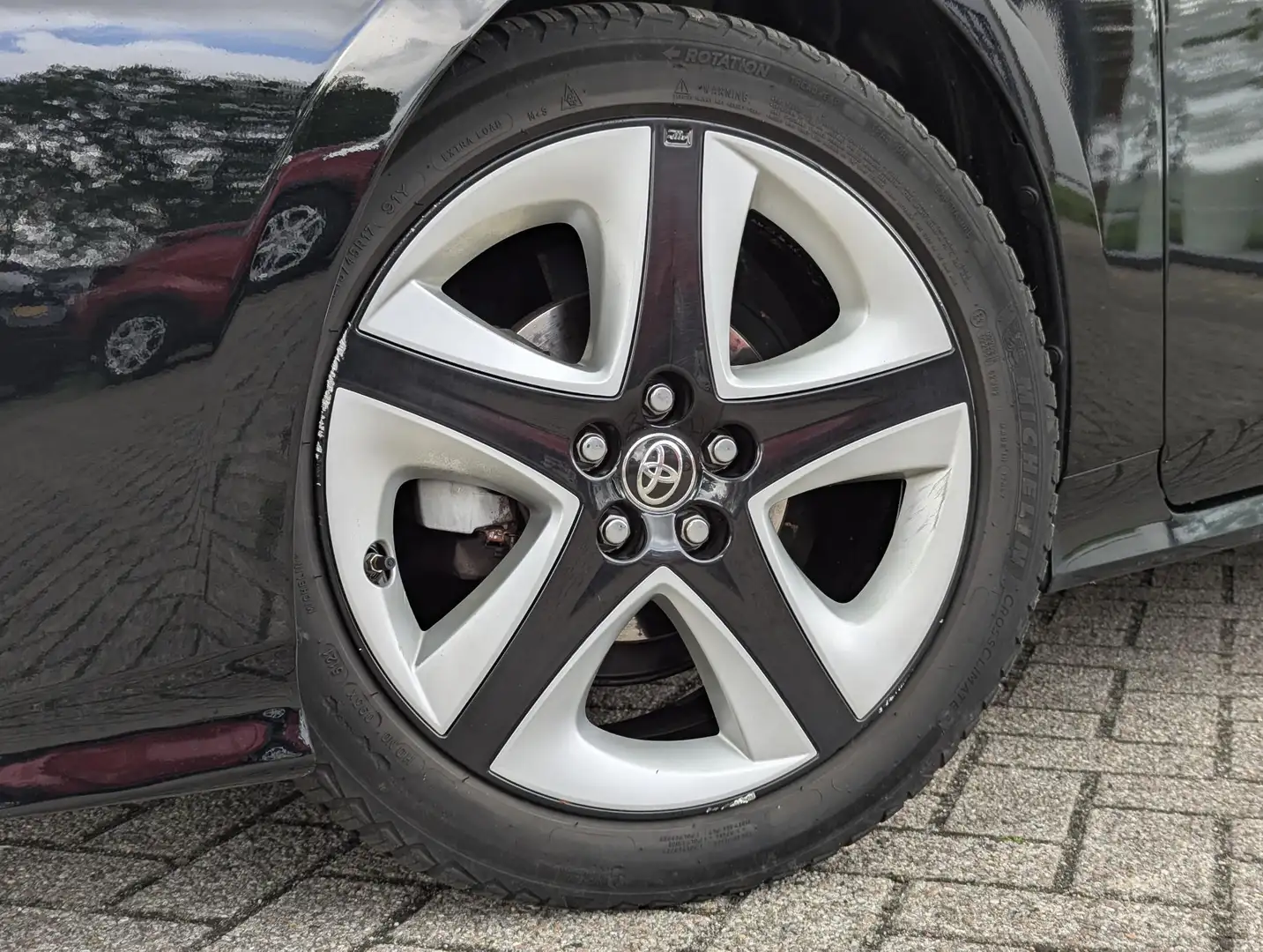 Toyota Prius 1.8 Dynamic | BSM | ACC | Camera | Stoelverwarming Schwarz - 2