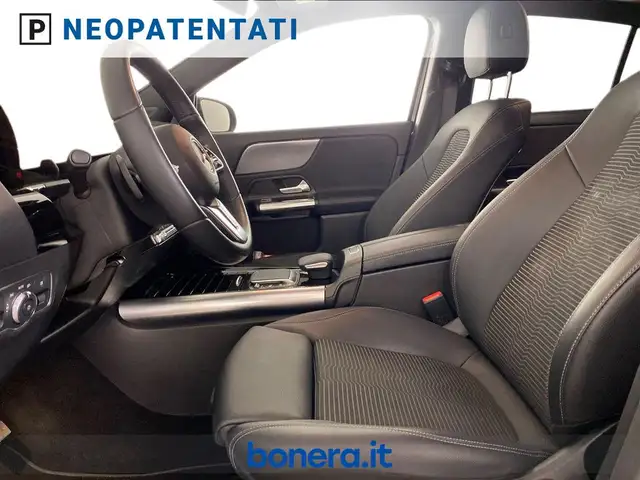 Mercedes-Benz Gla view 10