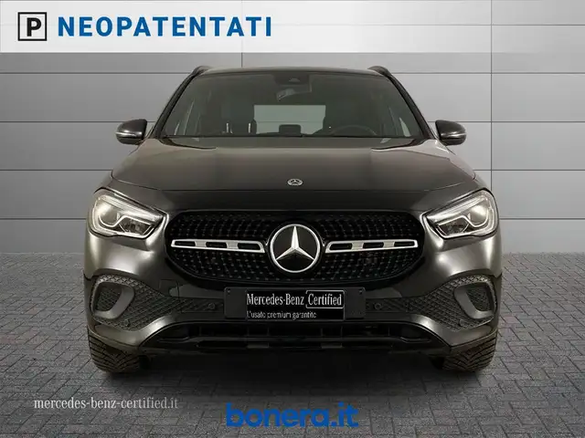 Mercedes-Benz Gla view 3