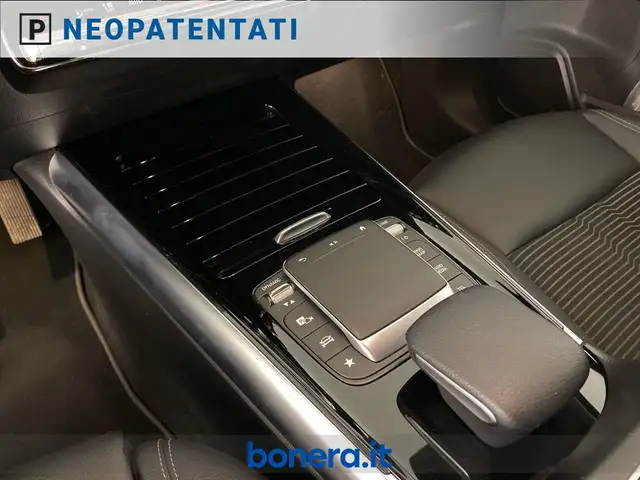 Mercedes-Benz Gla view 14