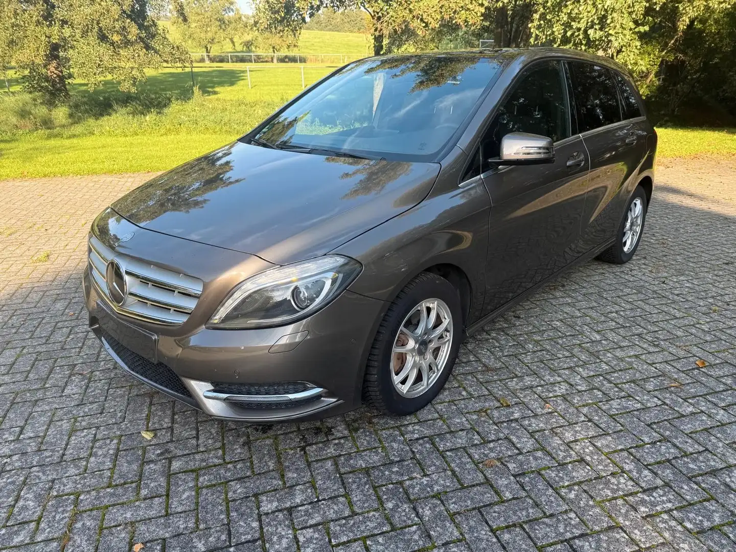 Mercedes-Benz B 200 Auto Navi Pano Xenon RCam Gris - 1