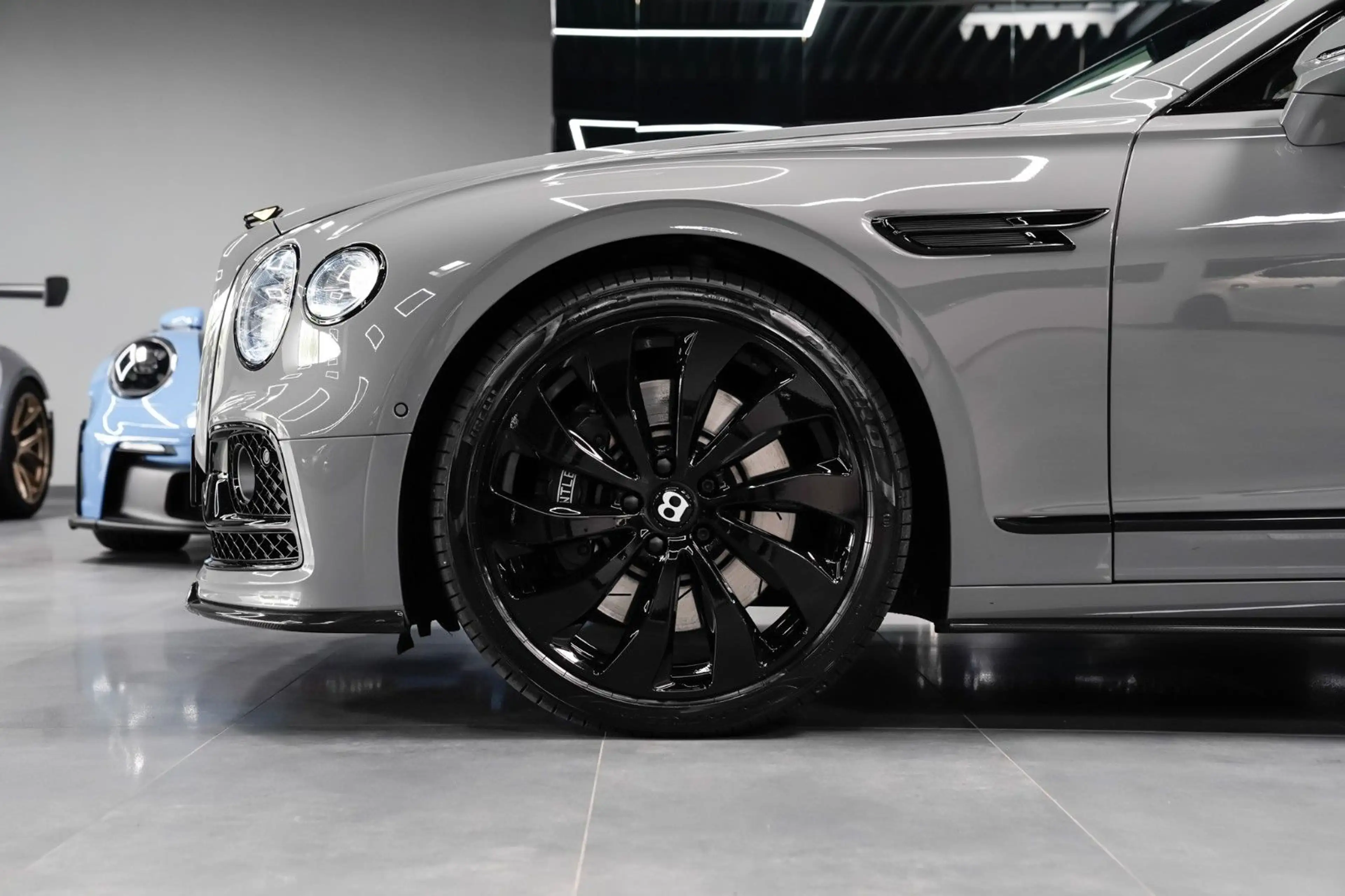 Bentley Flying Spur Hybrid Mulliner Blackline-Carbon-B&O — photo 7