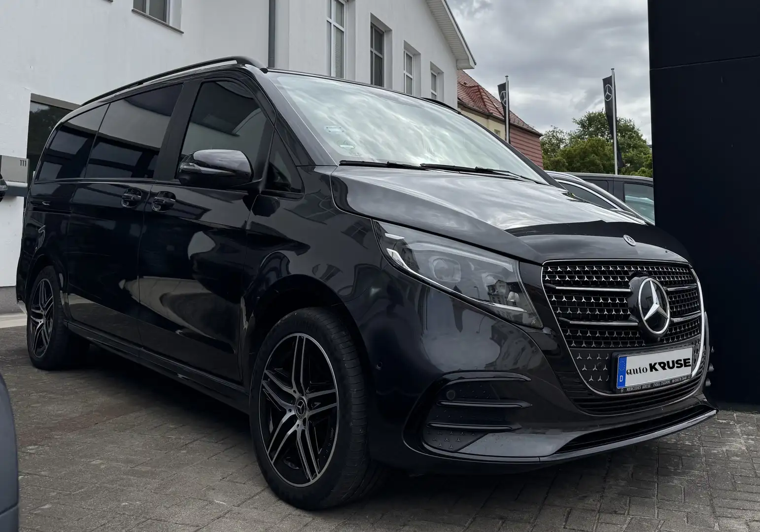 Mercedes-Benz V 300 d 4MATIC AVANTGARDE lang Schwarz - 1