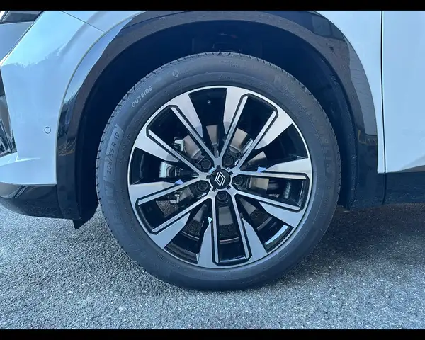 Renault Austral view 11