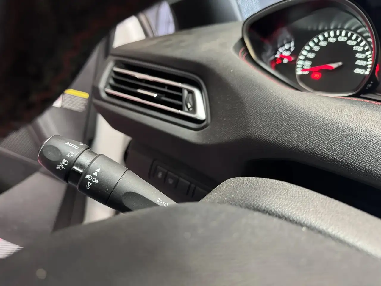 Peugeot 308 308 — photo 32