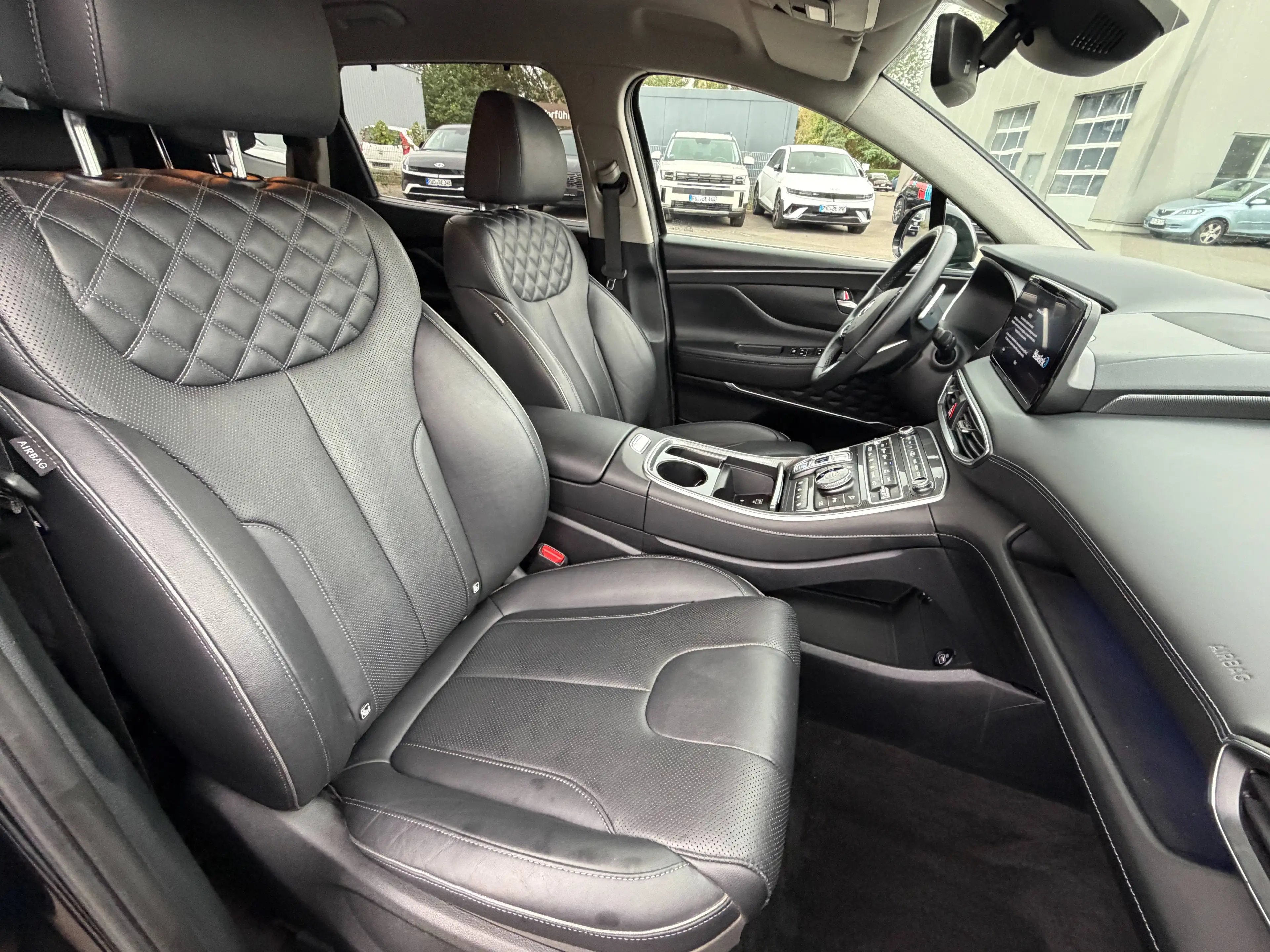 Hyundai SANTA FE Prime Plug-In Hybrid 4WD SEVEN — photo 8