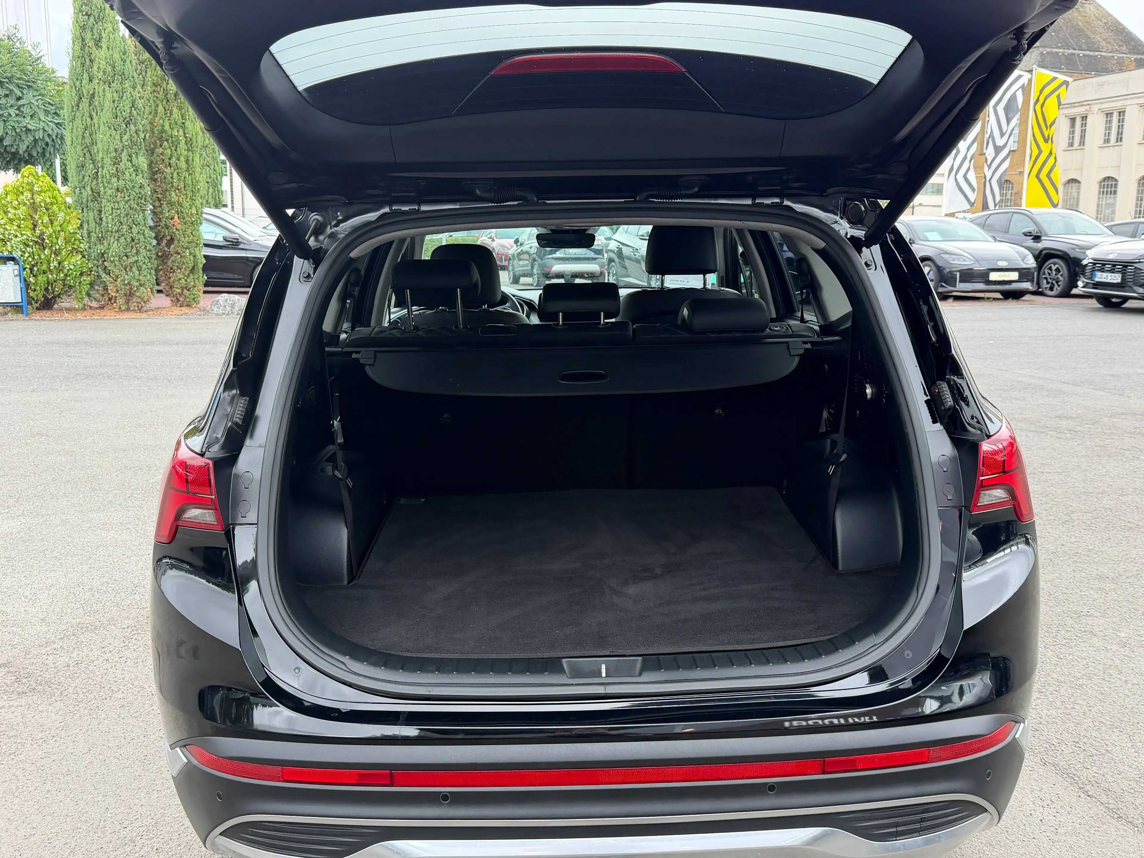 Hyundai SANTA FE Prime Plug-In Hybrid 4WD SEVEN — photo 4