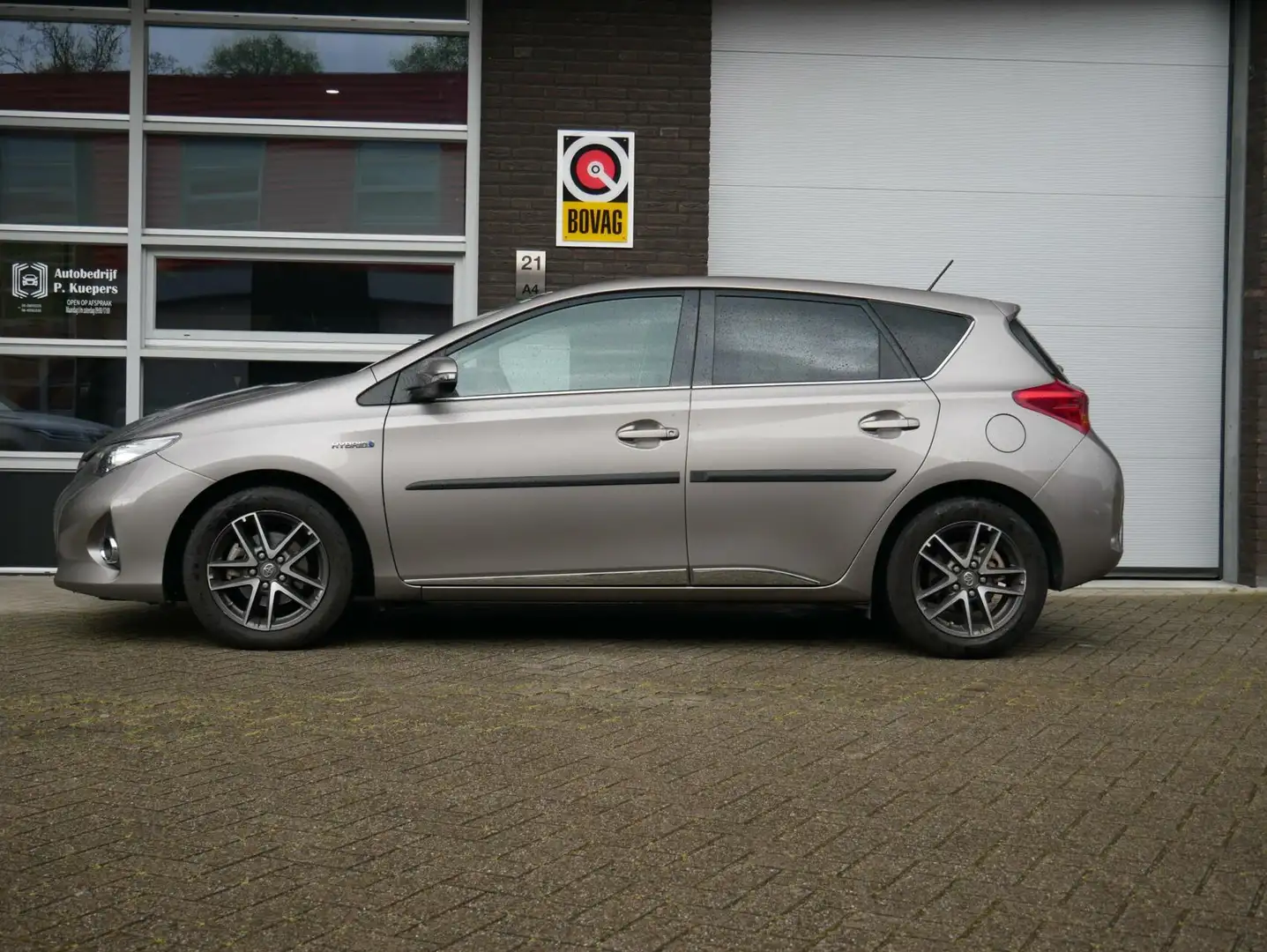 Toyota Auris 1.8 Hybrid Dynamic Camera| Trekhaak| Navi+BT Grijs - 2