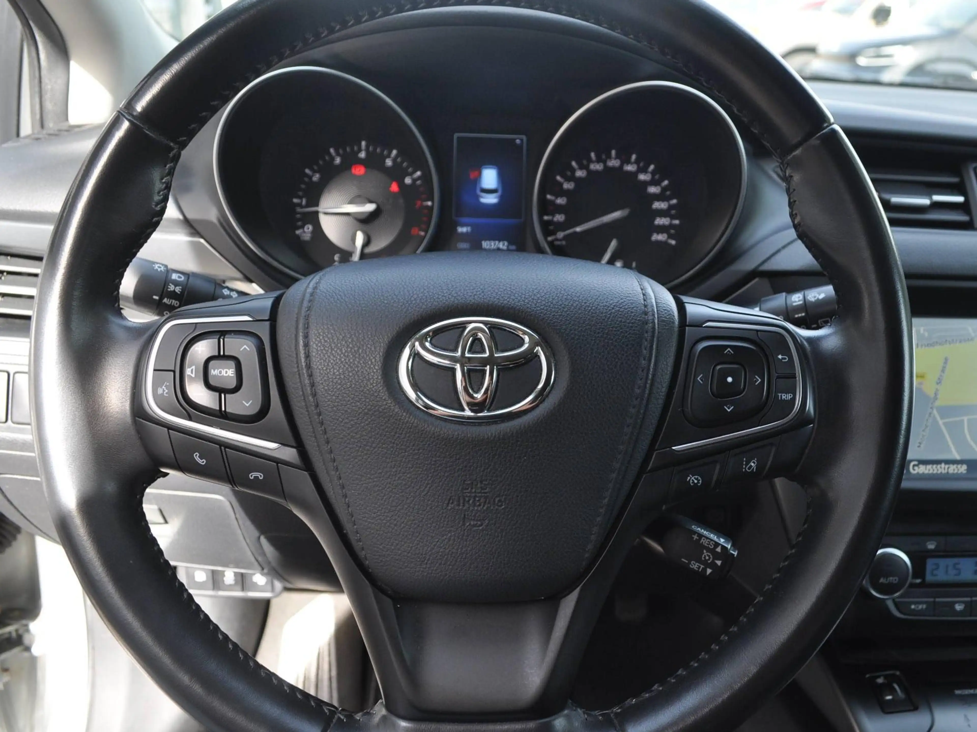 Toyota Avensis Team D — photo 8