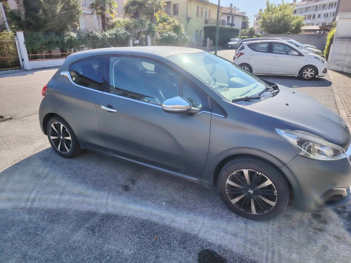 Peugeot 208 208 I 2015 3p 1.6 bluehdi Allure 75cv Grigio - 1