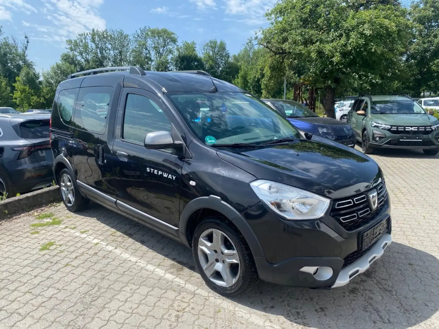 Dacia Dokker Stepway 1.5 BLUE dCi 95 EU6d-T EXPORT/HÄNDLER Black - 1