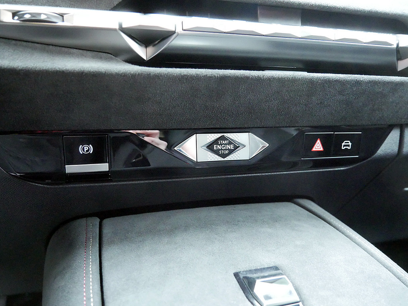 DS Automobiles DS 4 E-TENSE 225 Performance Line + ACC HUD — photo 15