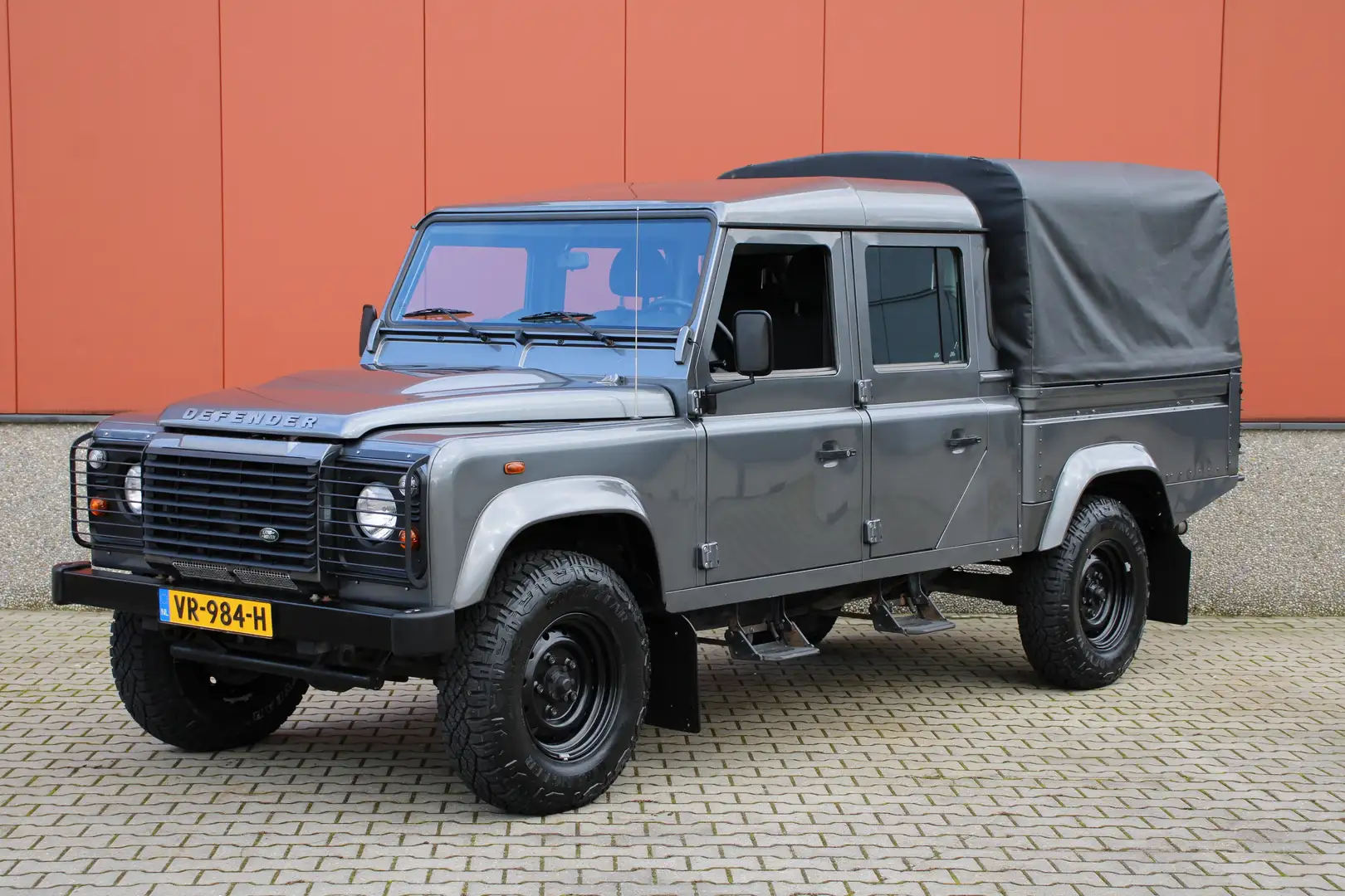 Land Rover Defender 130 2.2 TDCI Crew Cab/ 2016/ Origineel NL auto Grijs - 1