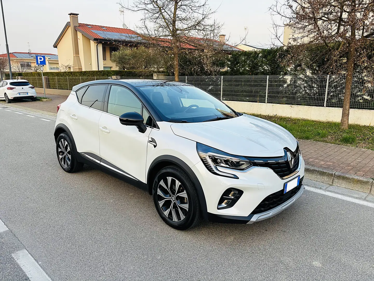 Renault Captur PERMUTE 1.3 mild hybrid Techno 140cv bi color Weiß - 1