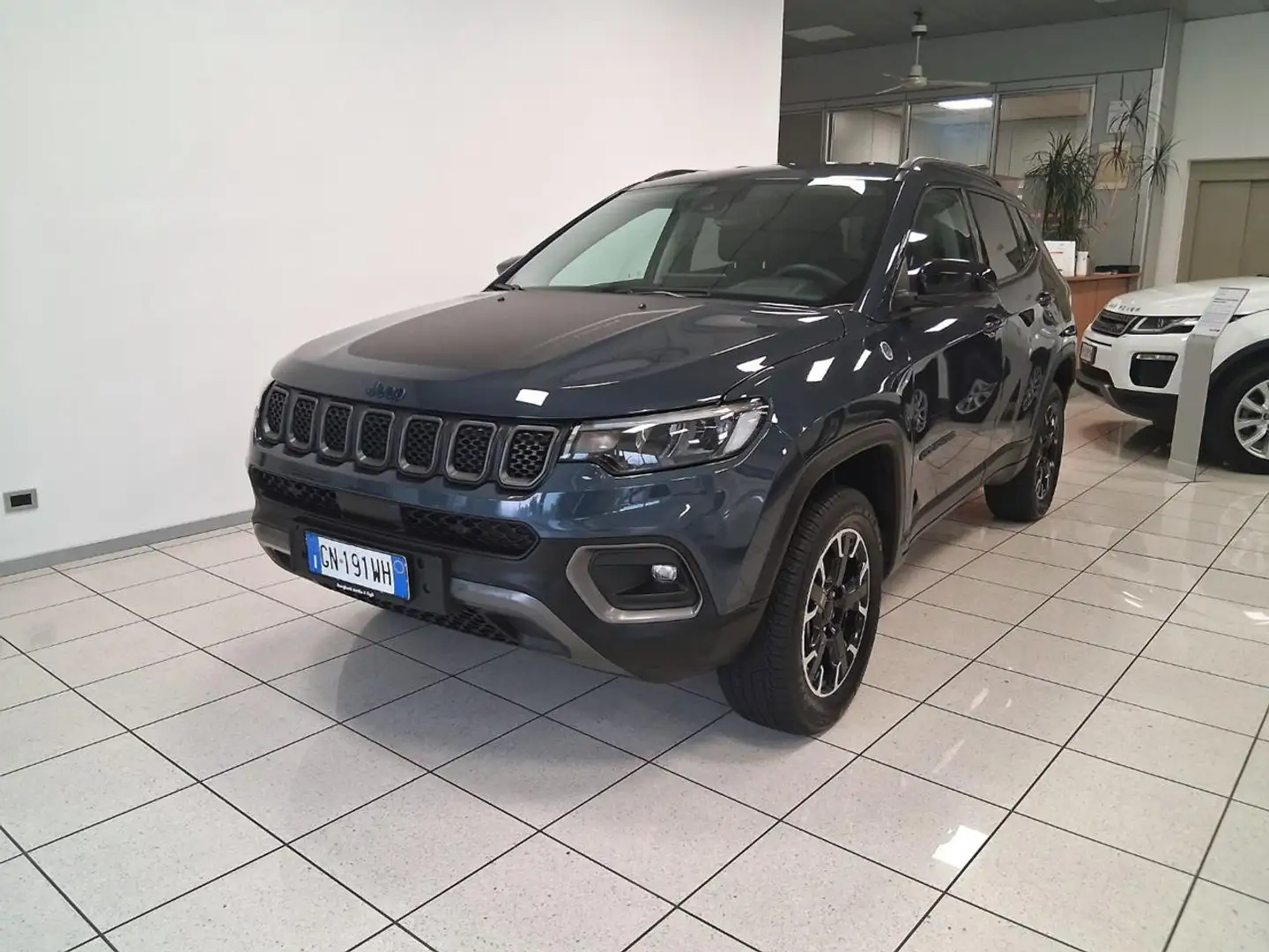 Jeep Compass 1.3 Turbo T4 240 CV PHEV AT6 4xe Trailhawk BLACK F Blauw - 1