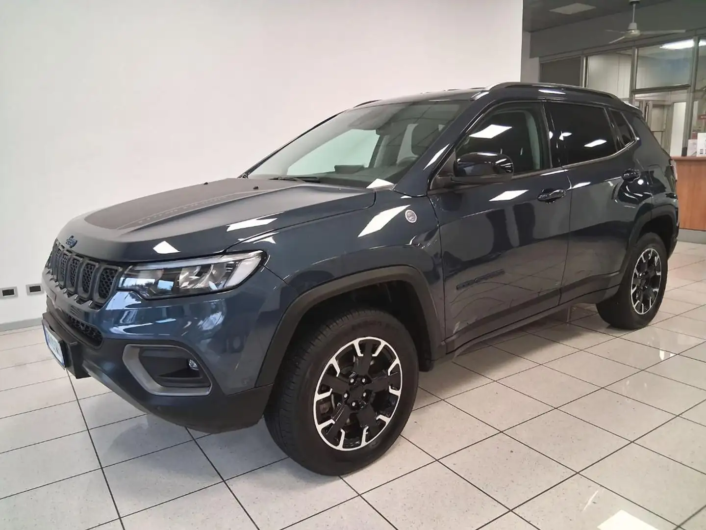 Jeep Compass 1.3 Turbo T4 240 CV PHEV AT6 4xe Trailhawk BLACK F Blauw - 2