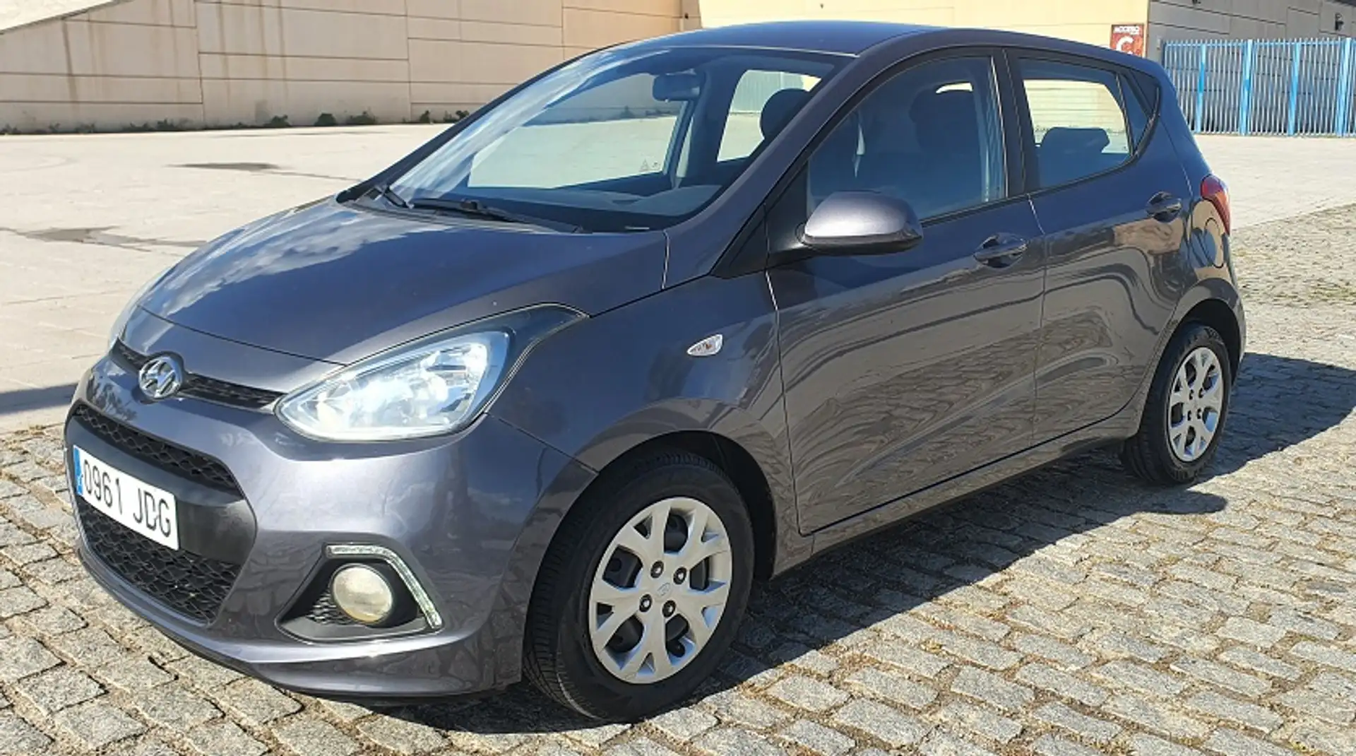Hyundai i10 1.0 BD Tecno Blue Gris - 1