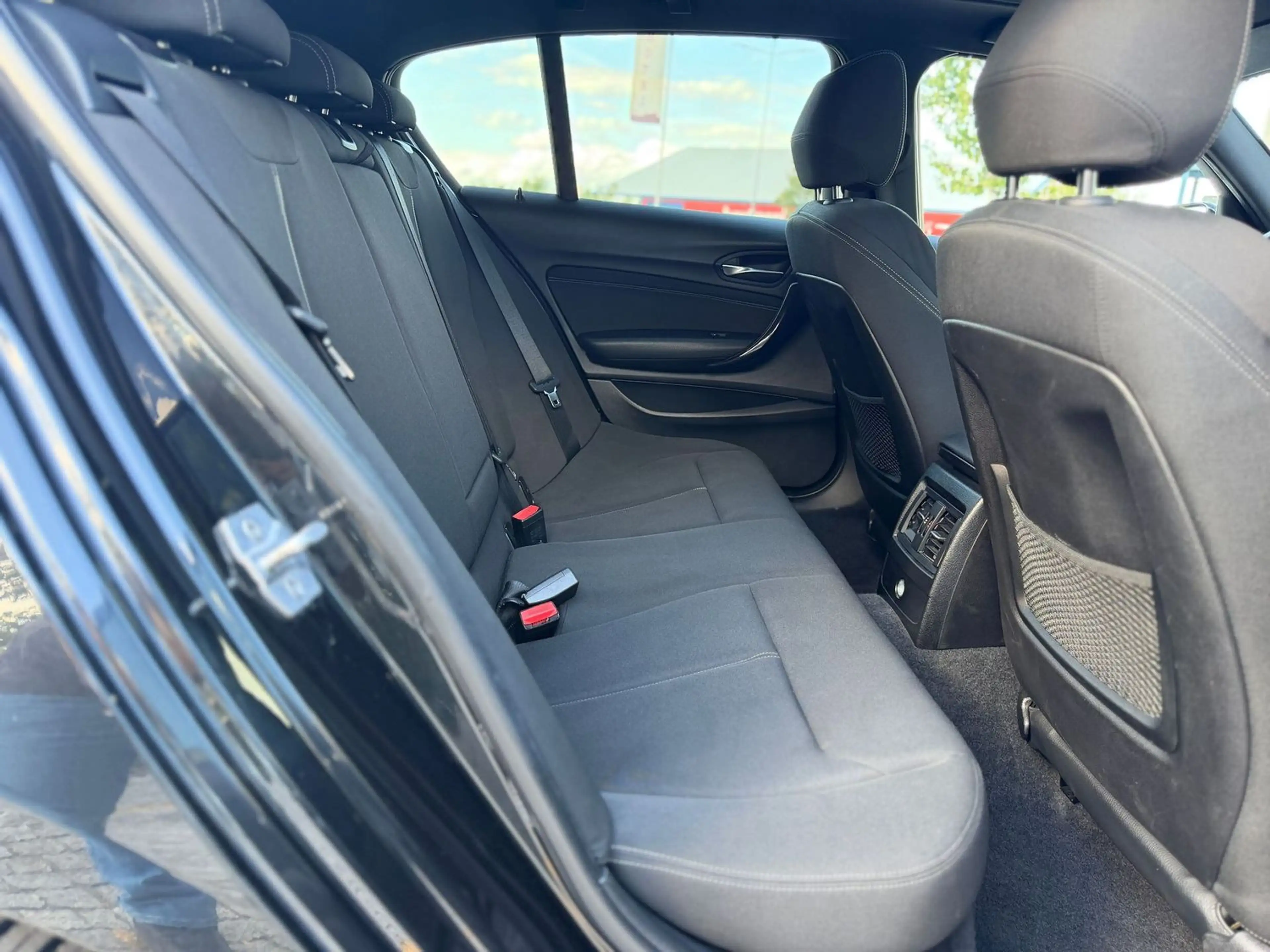 BMW 120 D  Sport-Line AUTOMATIK/XENON/S-DACH/KAMERA — photo 10