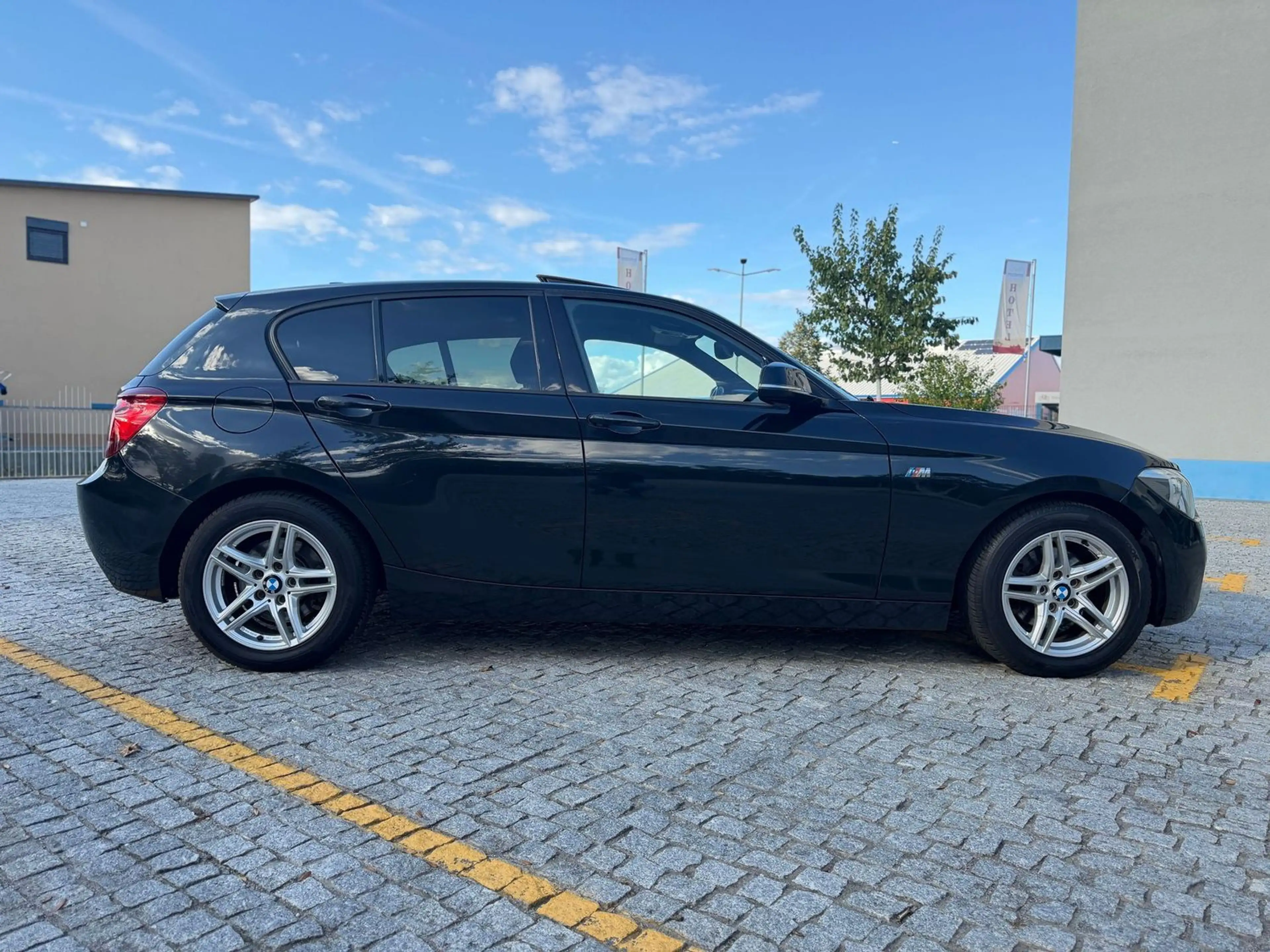 BMW 120 D  Sport-Line AUTOMATIK/XENON/S-DACH/KAMERA — photo 6