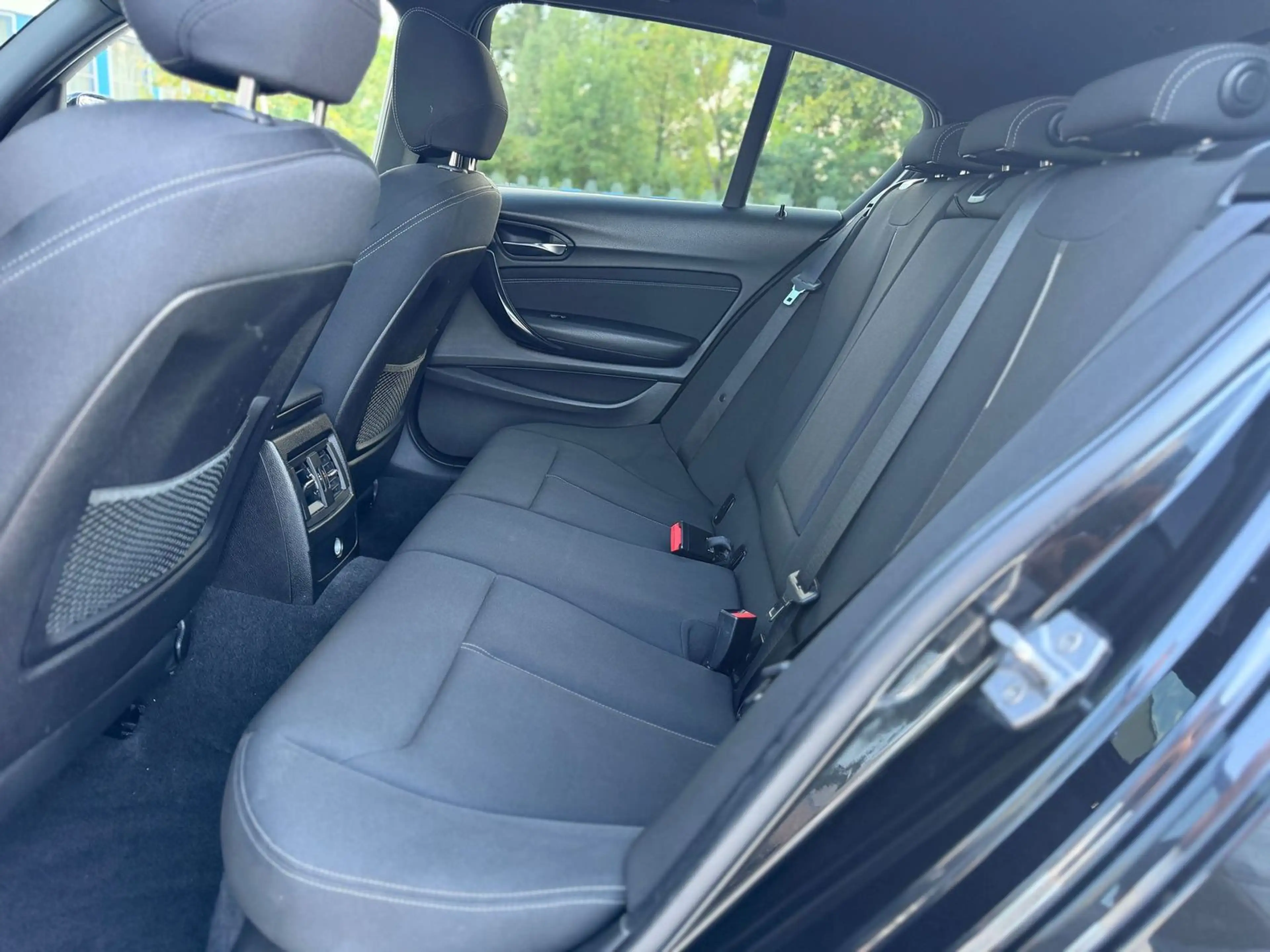 BMW 120 D  Sport-Line AUTOMATIK/XENON/S-DACH/KAMERA — photo 9