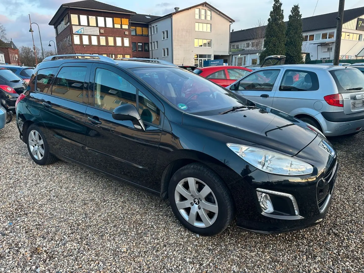 Peugeot 308 SW Active 120 VTi Czarny - 1